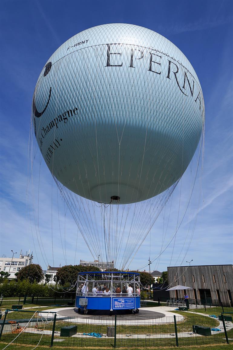 Ballon captif, esplanade Charles de Gaulle à Epernay