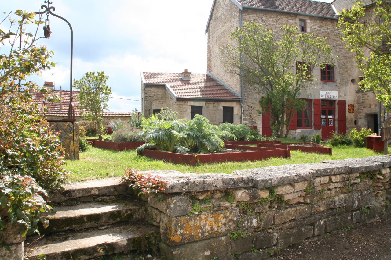 Le jardin de la cour de l'Auditoire