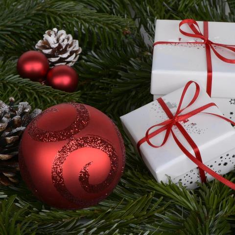 christmas-balls-1891598_1280