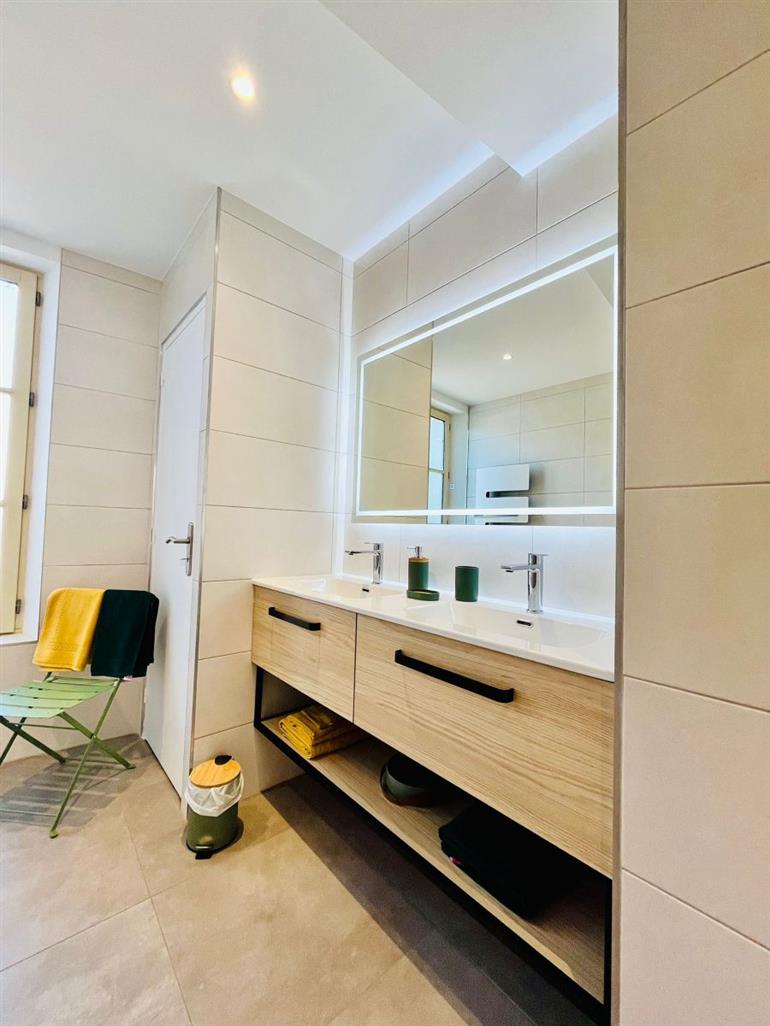 gite-art-dit-vin-salle-de-bain-1