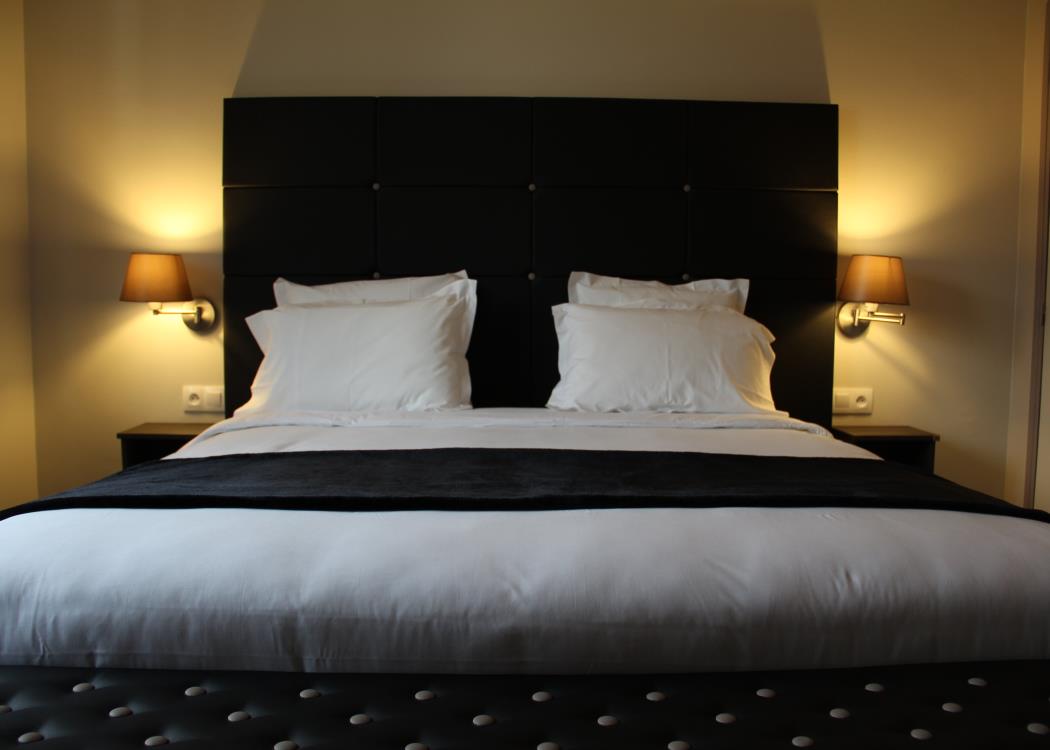 hotel-auberge-des-moissons-matougues-lit