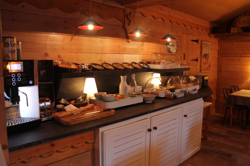 hotel-le-montreal-chalons-petit-dejeuner-1-2