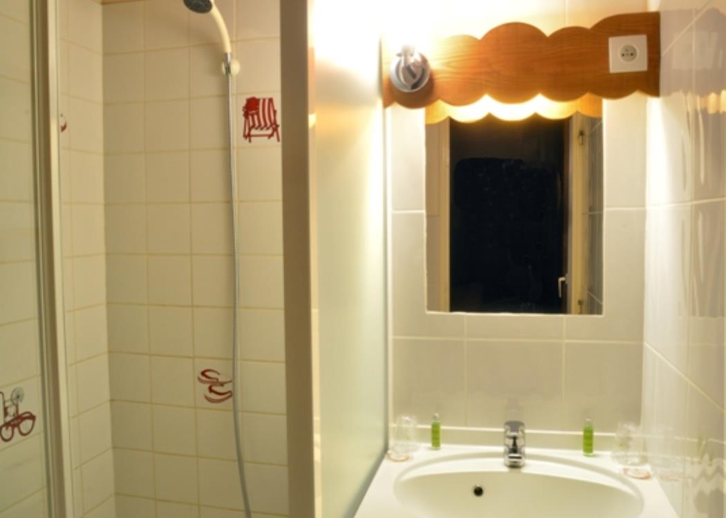 hotel-montreal-chalons-en-champagne-salle-de-bain