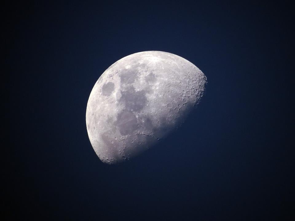 moon-1527501_1920