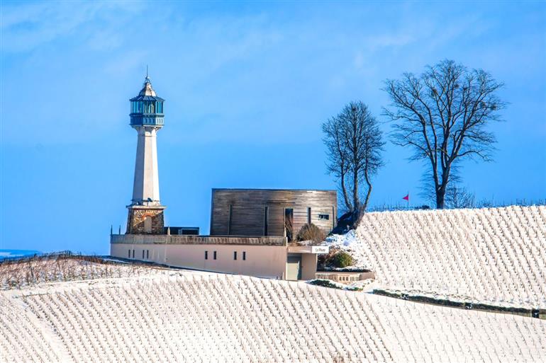 phare-de-verzenay-neige @ Cyrille Beudot