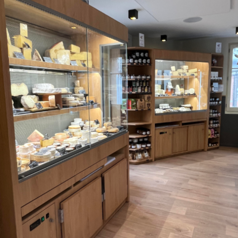 espace boutique de vente de fromages au détail 