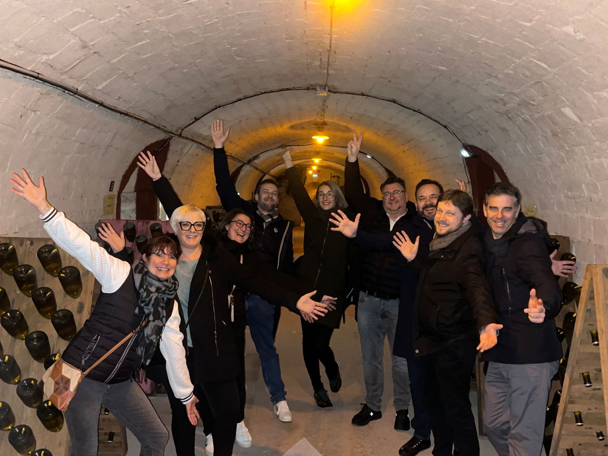 sourire-&-co-escaoe-game-caves-de-champagne