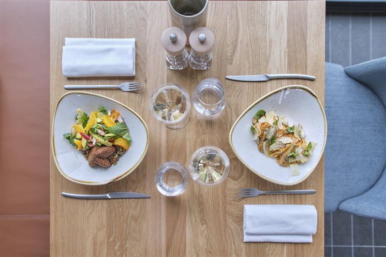 table-des-amis-horisium-loisium-hotel-mutigny-2